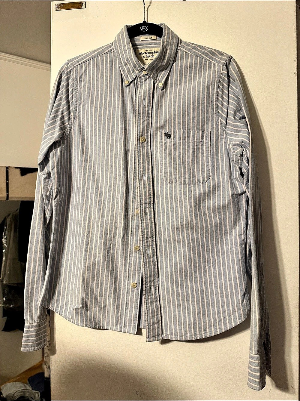 Abercrombie & Fitch Muscle Fit Striped Button Down in Blue & White Size Medium